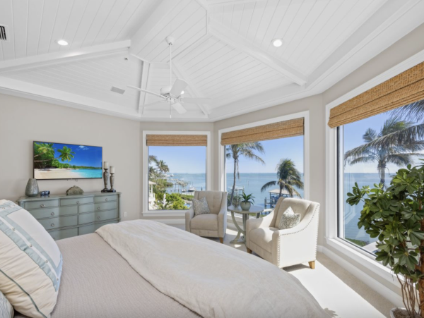 Bay to Gulf  Luxury Five Bedroom Vacation Home with Pool
